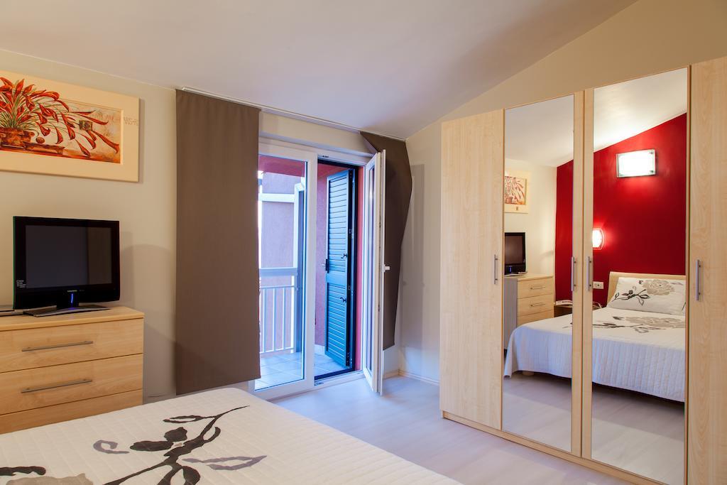 Apartments Toni Omiš Kamer foto